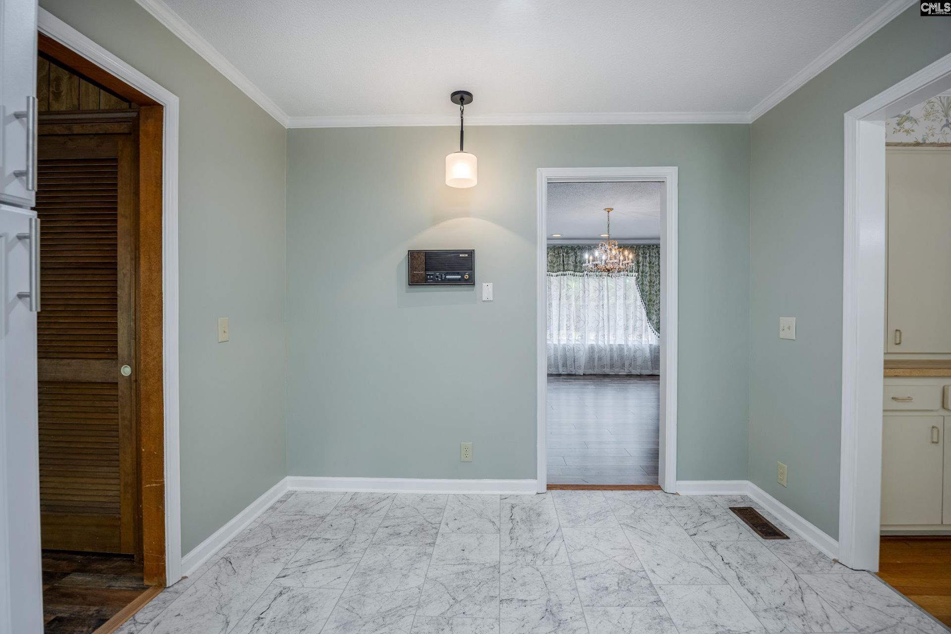 122 Runnymede Boulevard  Photo 16