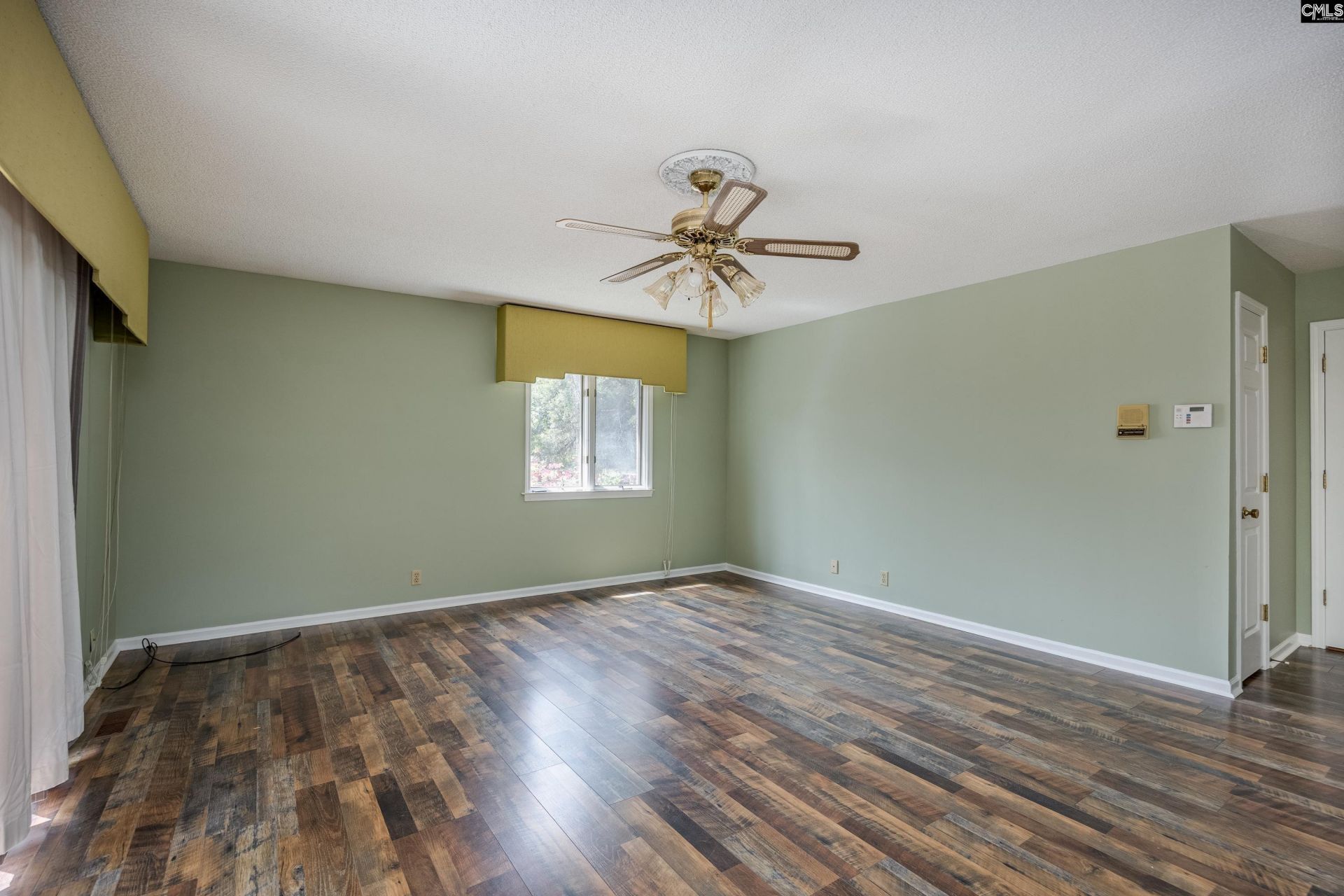 122 Runnymede Boulevard  Photo 27