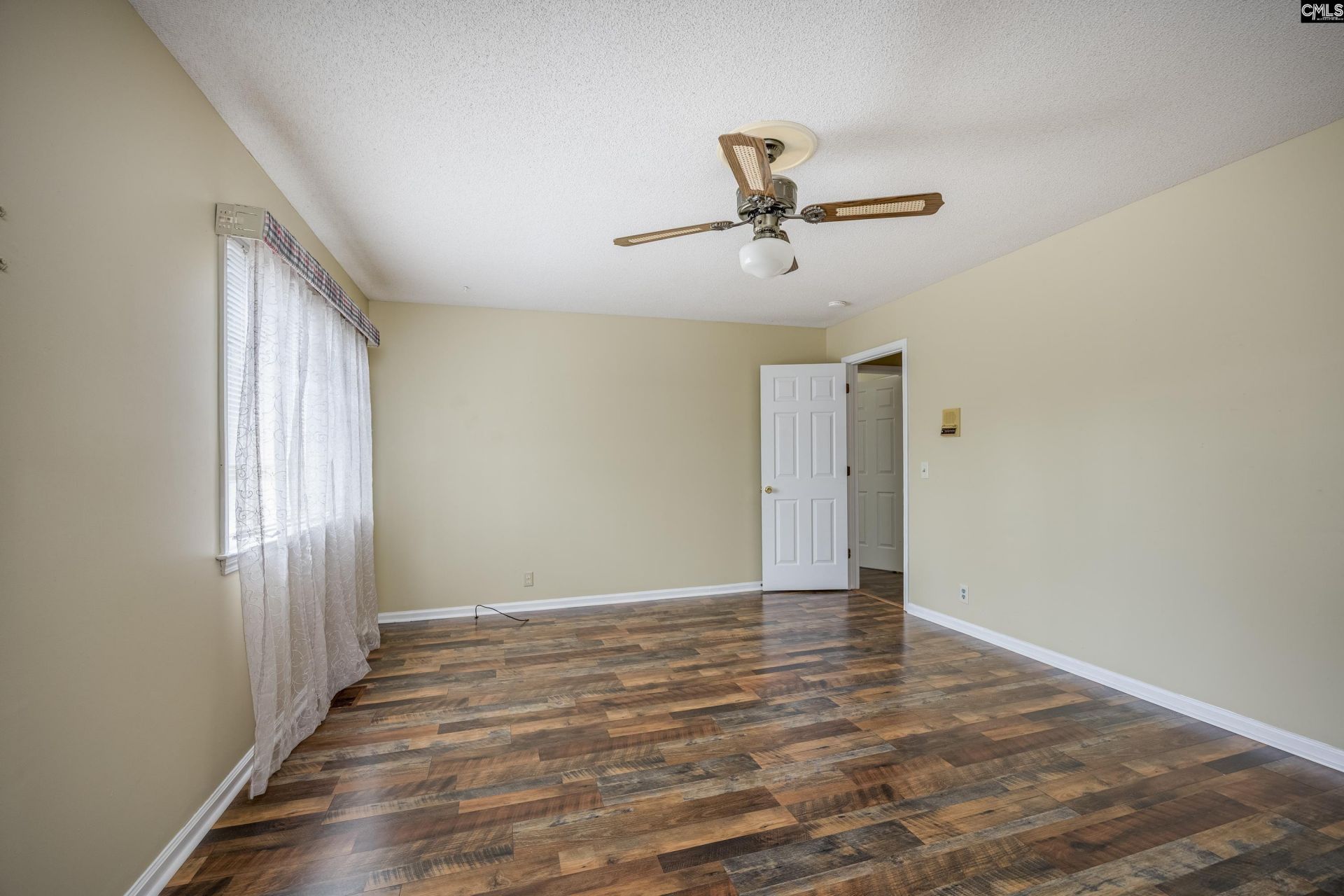 122 Runnymede Boulevard  Photo 35