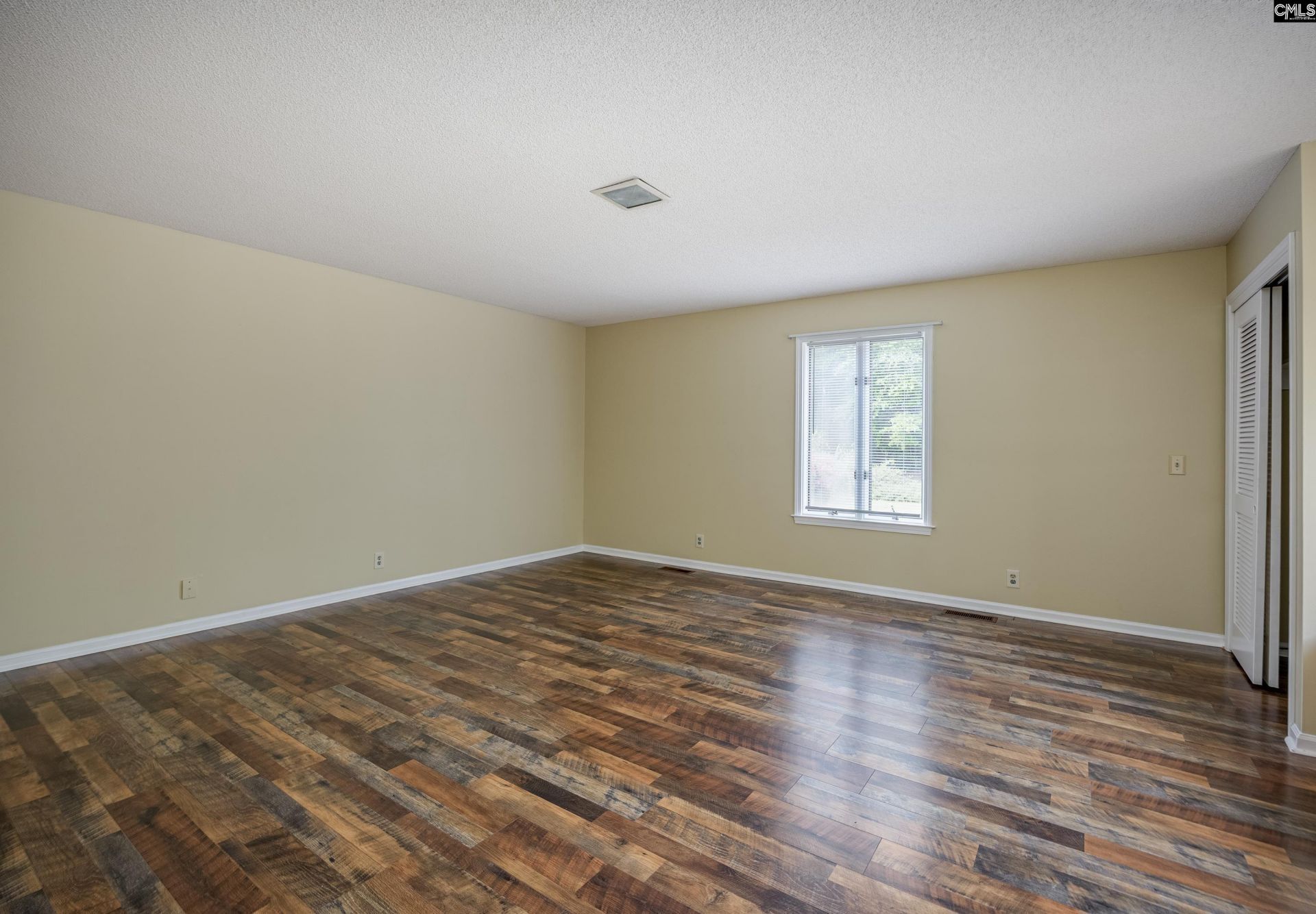 122 Runnymede Boulevard  Photo 36