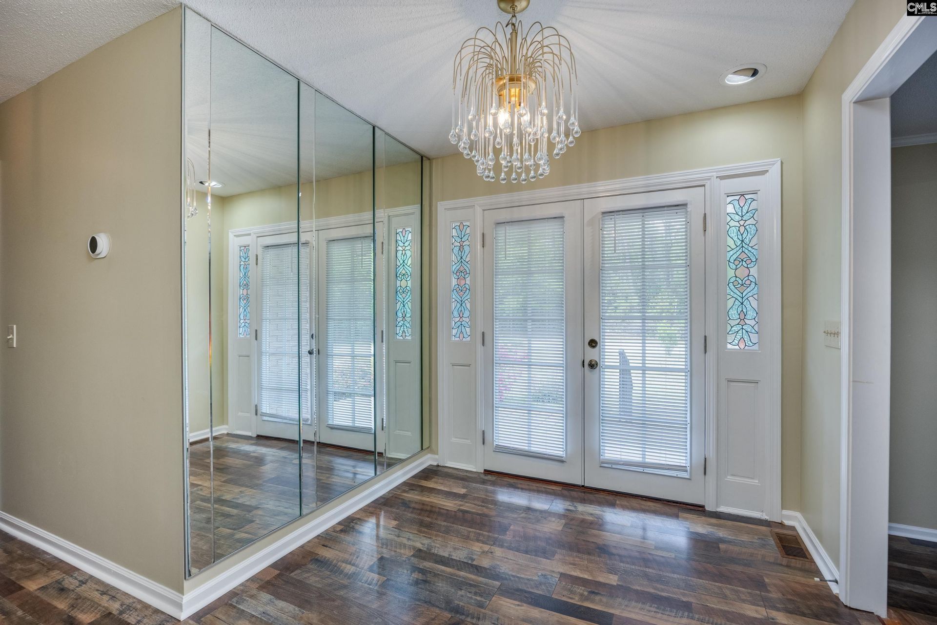 122 Runnymede Boulevard  Photo 4