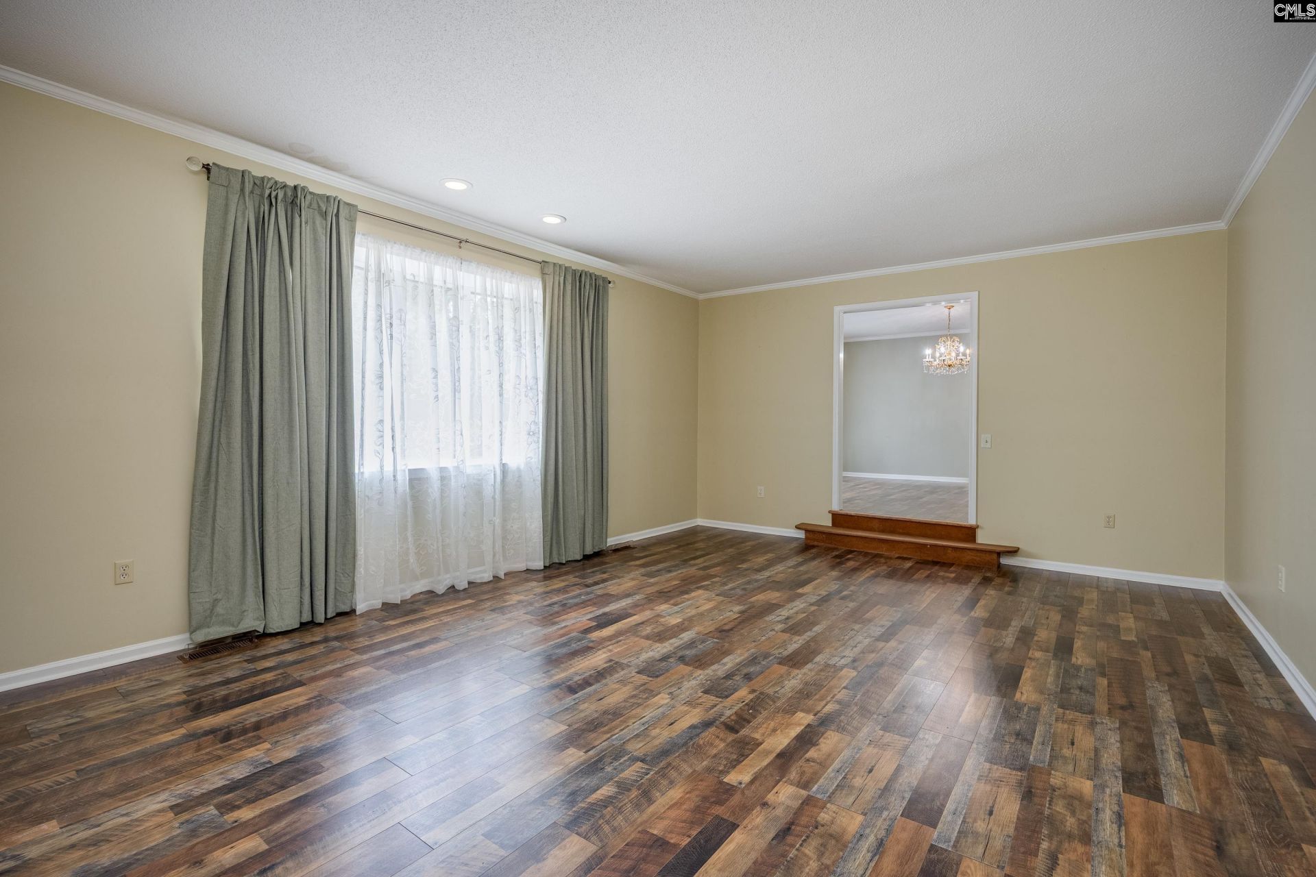 122 Runnymede Boulevard  Photo 5