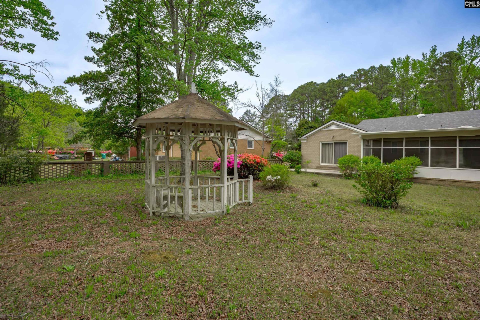 122 Runnymede Boulevard  Photo 52