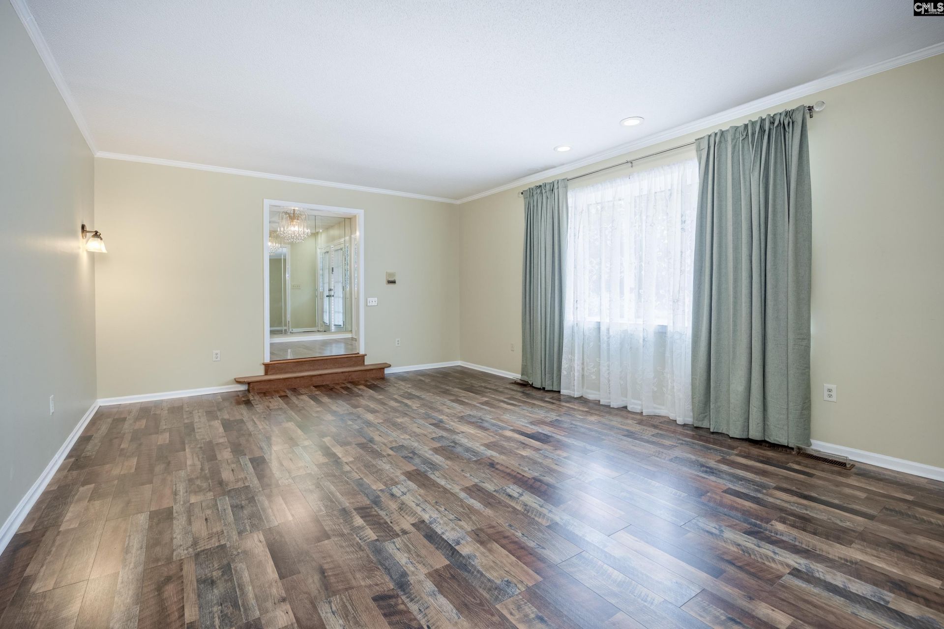 122 Runnymede Boulevard  Photo 7