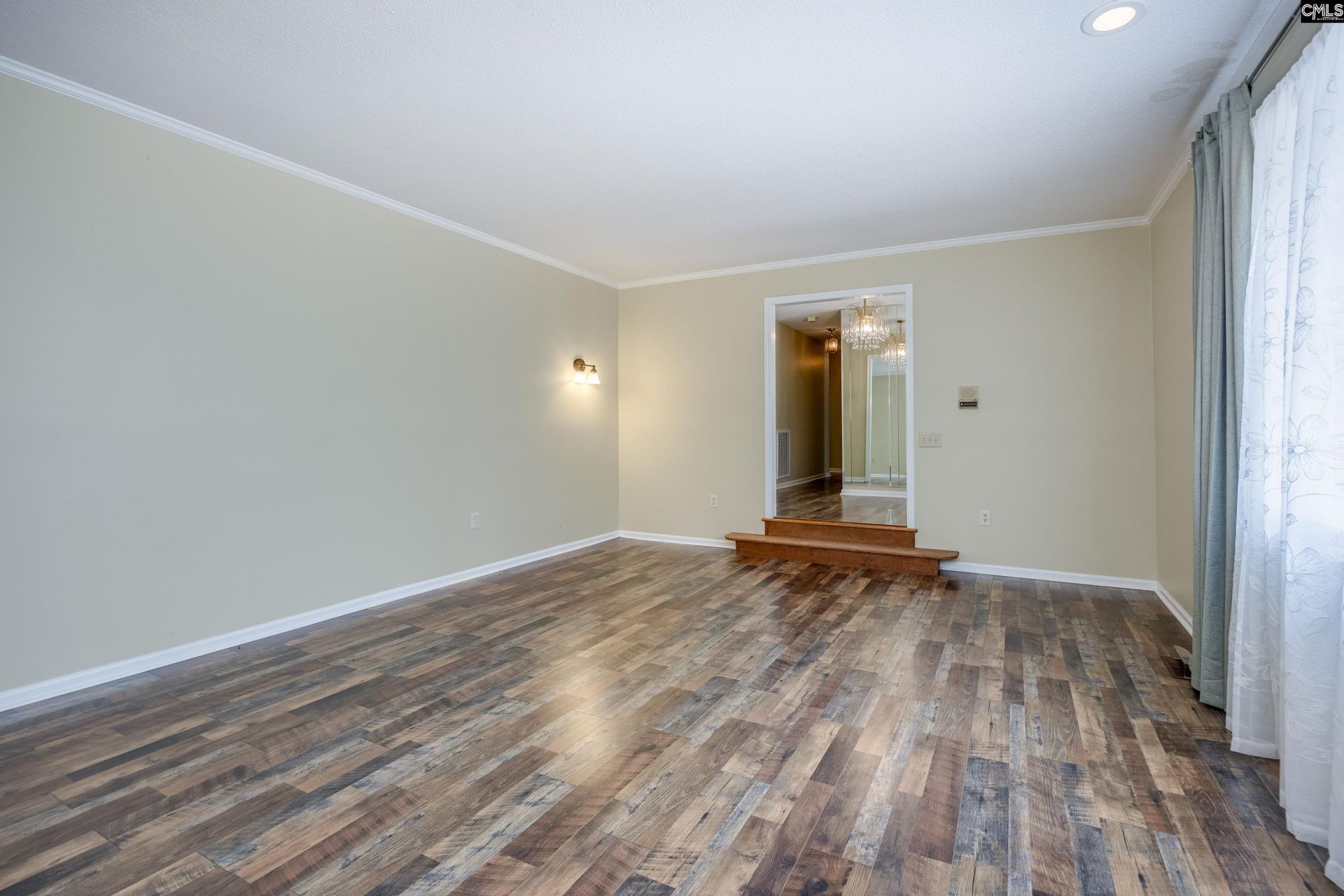 122 Runnymede Boulevard  Photo 8