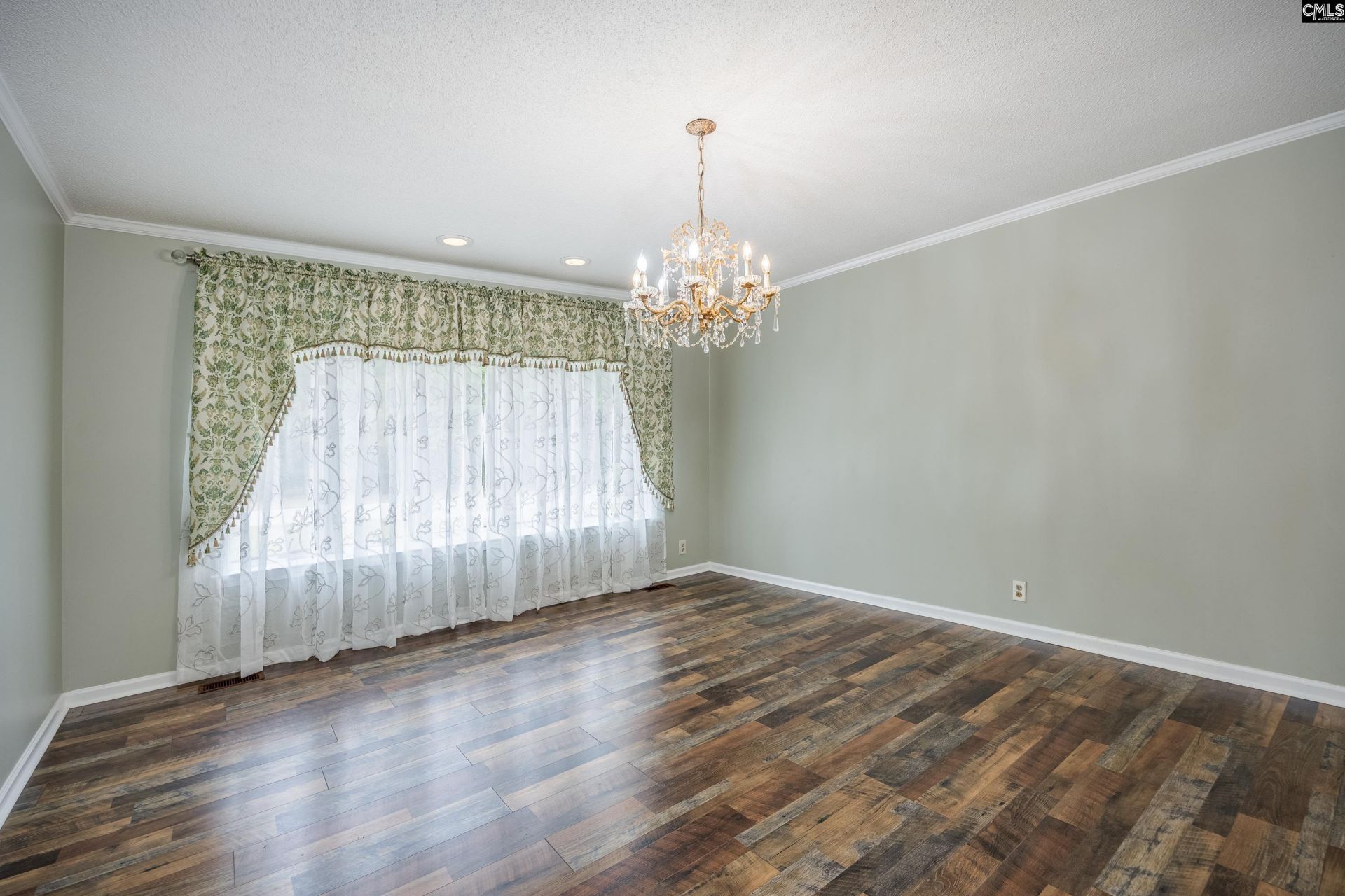 122 Runnymede Boulevard  Photo 9