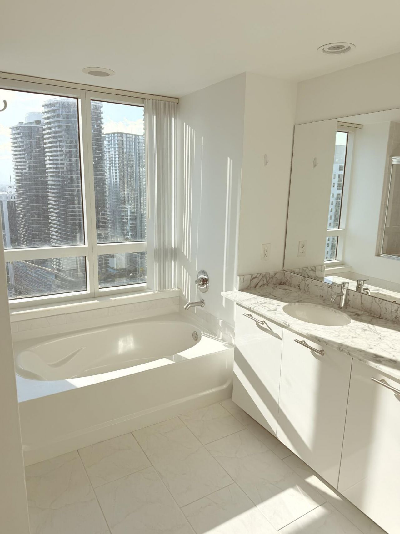 951 Brickell Avenue, Unit 3611, Miami, FL 33131 Photo