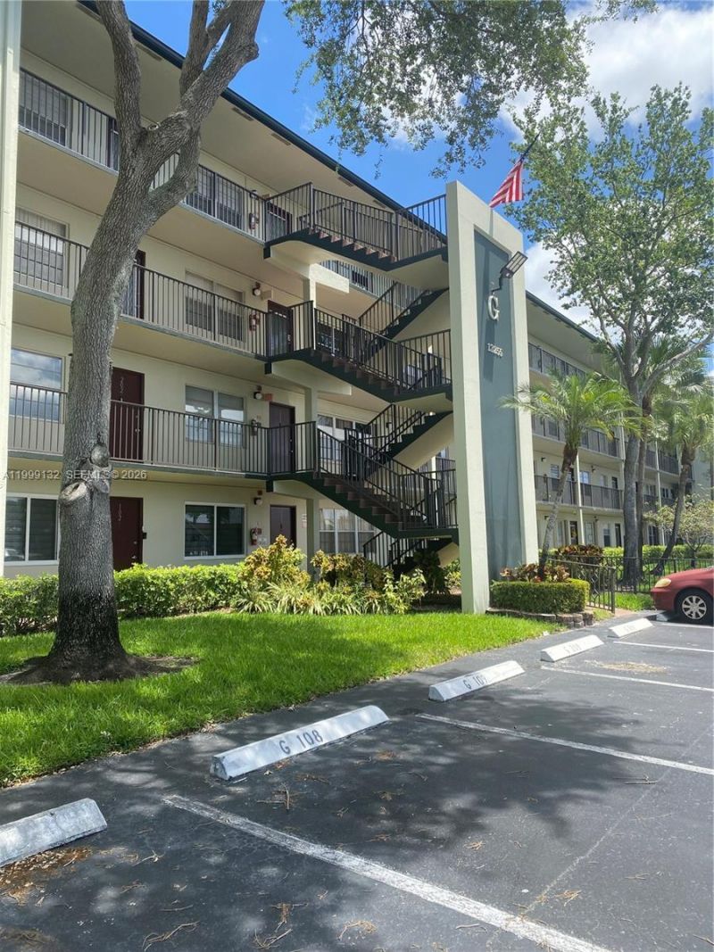 13255 SW 9th Ct, Unit 202G, Pembroke Pines, FL 33027 Photo