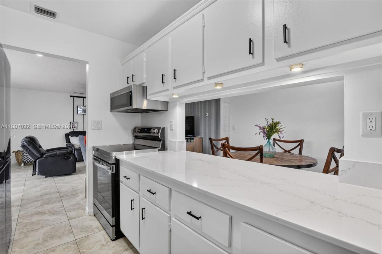 6924 Tiburon Cir, Unit 128, Boca Raton, FL 33433 Photo