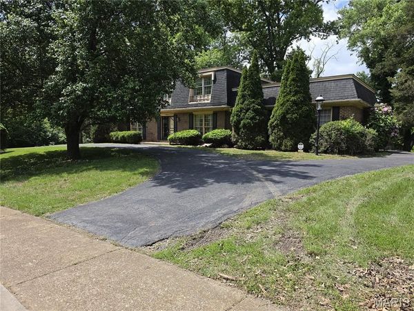 621 Claymont Estates Drive, Chesterfield, MO 63017