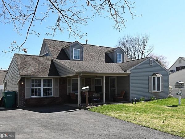 127 HEDGE ROAD, LEVITTOWN, PA 19056