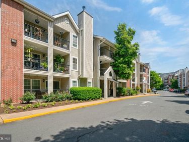 3308 WYNDHAM CIRCLE, Unit 122, ALEXANDRIA, VA 22302