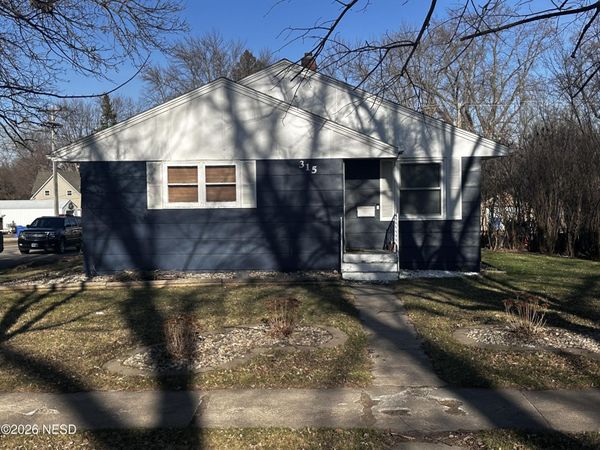 315 N DAKOTA STREET, Clark, SD 57225