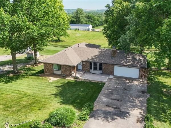 815 Kouns Lane, Edwardsville, KS 66111