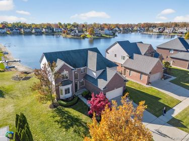 1838 S Mackwood Road, Rochester Hills, MI 48307