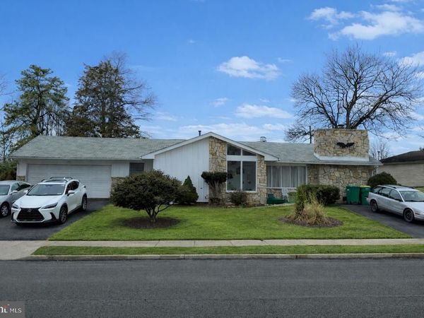 521 PARKWAY DRIVE , FAIRLESS HILLS, PA 19030