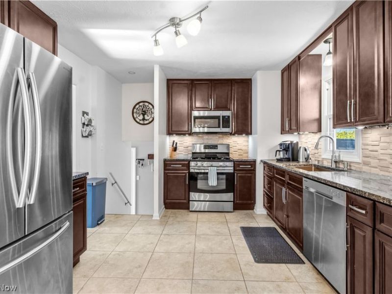 6911 Lantern Lane, Parma Heights, OH 44130 Photo 11