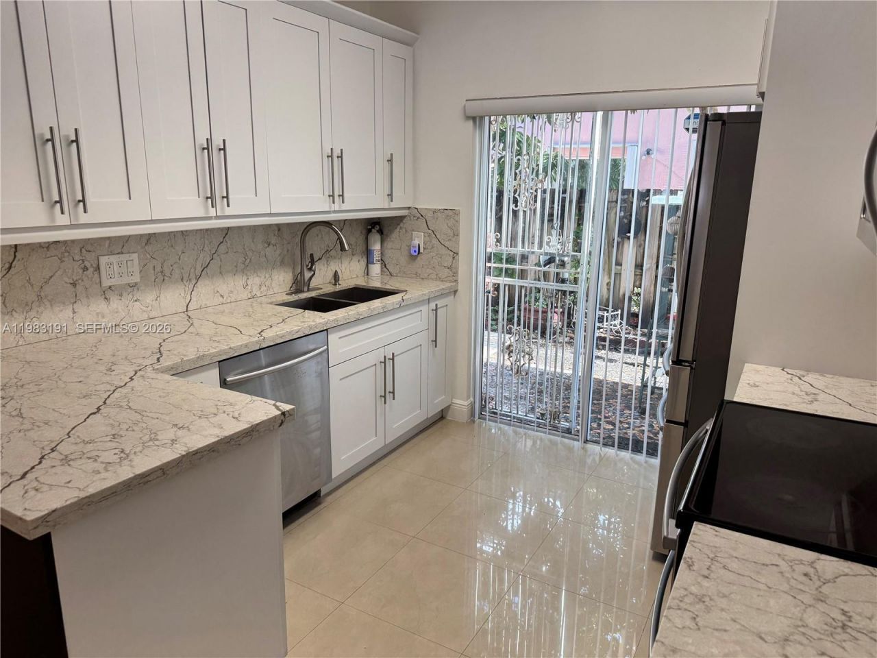 8025 Lake Dr, Unit 102, Doral, FL 33166 Photo