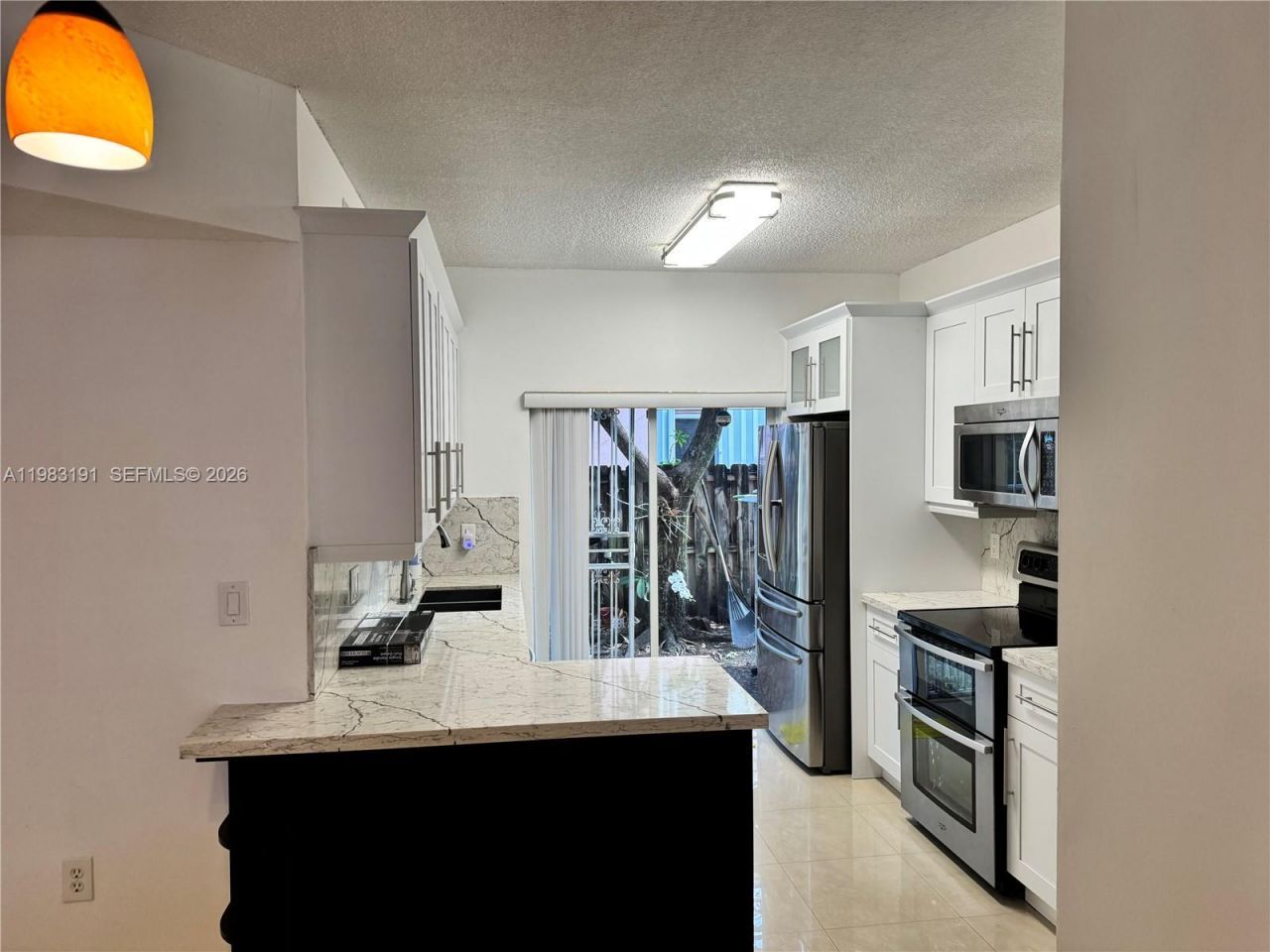 8025 Lake Dr, Unit 102, Doral, FL 33166 Photo
