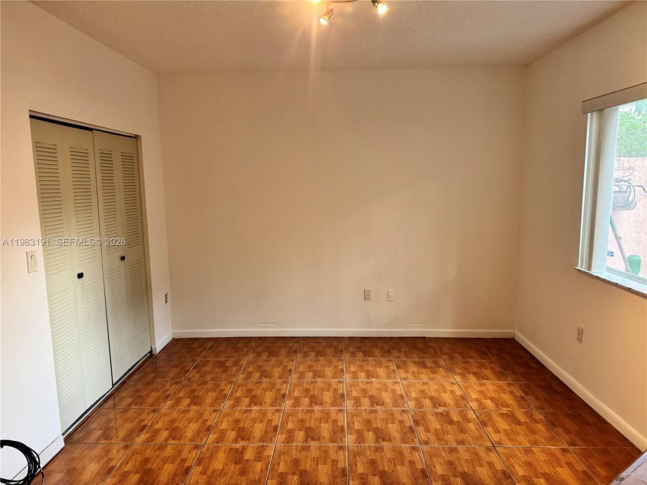 8025 Lake Dr, Unit 102, Doral, FL 33166 Photo