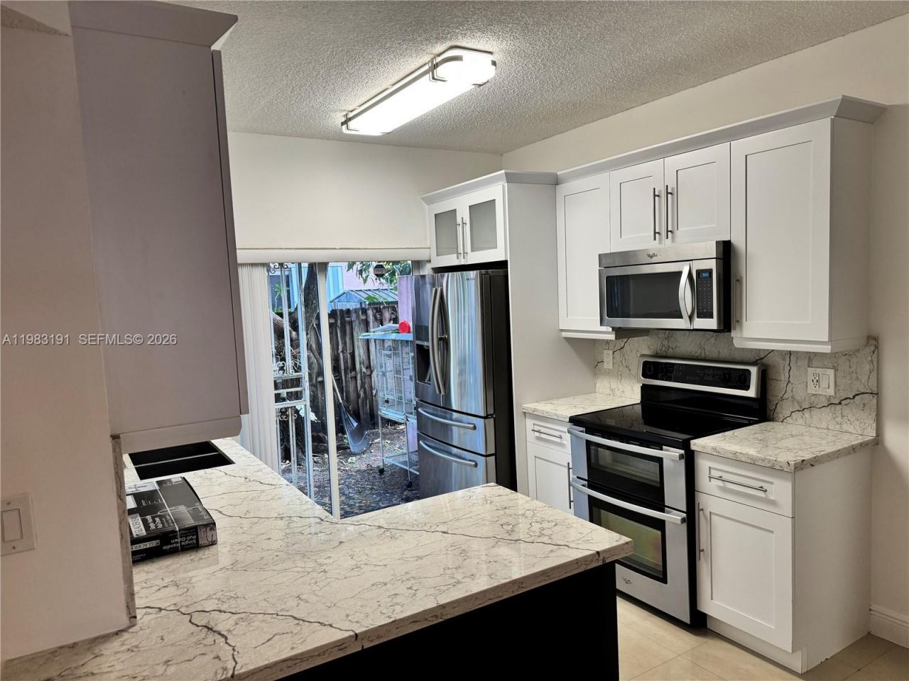 8025 Lake Dr, Unit 102, Doral, FL 33166 Photo