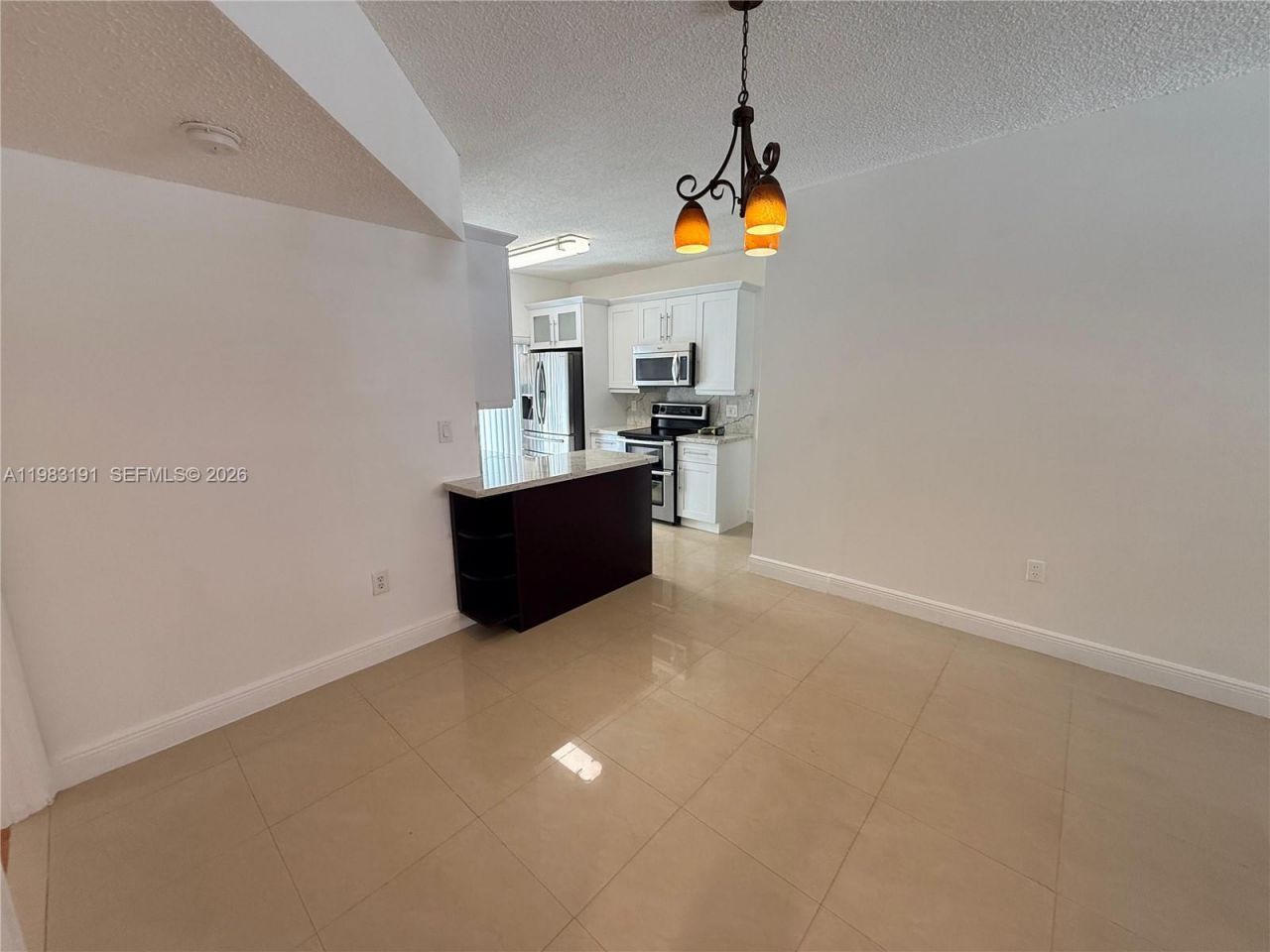 8025 Lake Dr, Unit 102, Doral, FL 33166 Photo