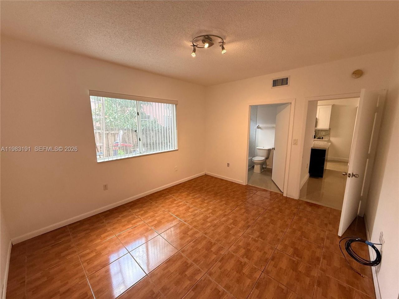 8025 Lake Dr, Unit 102, Doral, FL 33166 Photo