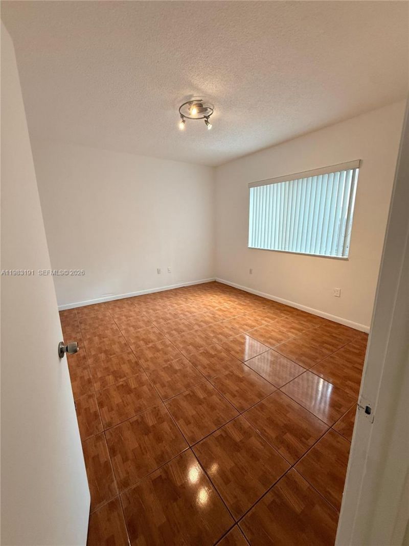 8025 Lake Dr, Unit 102, Doral, FL 33166 Photo