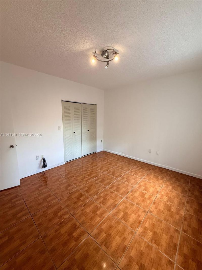 8025 Lake Dr, Unit 102, Doral, FL 33166 Photo