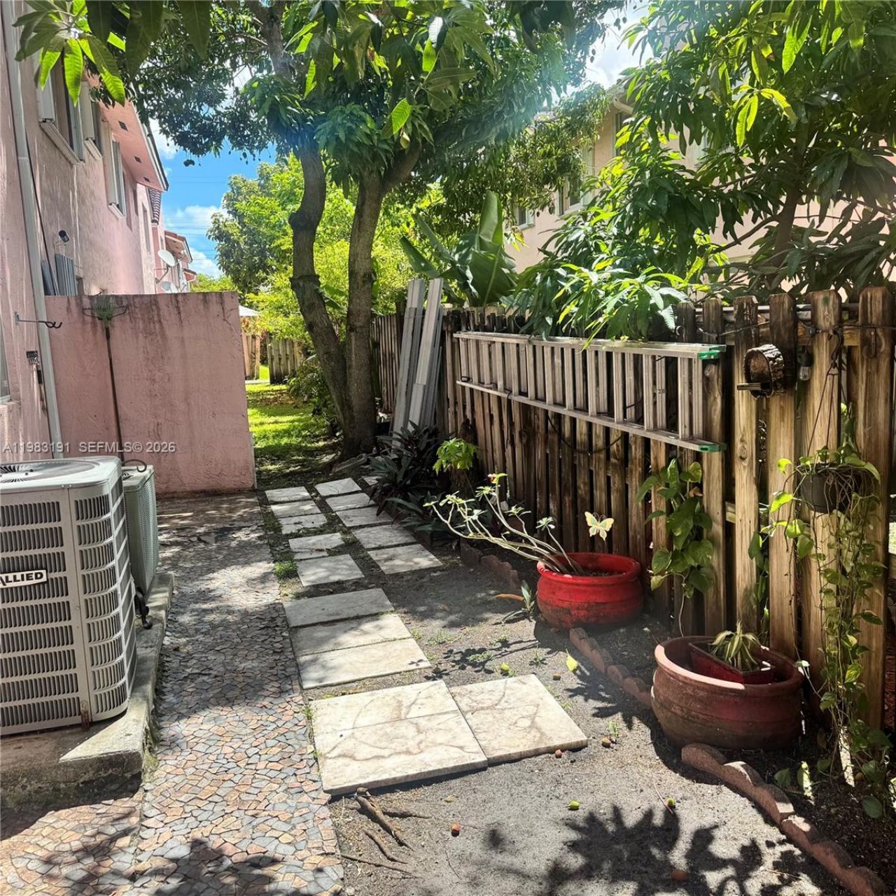 8025 Lake Dr, Unit 102, Doral, FL 33166 Photo