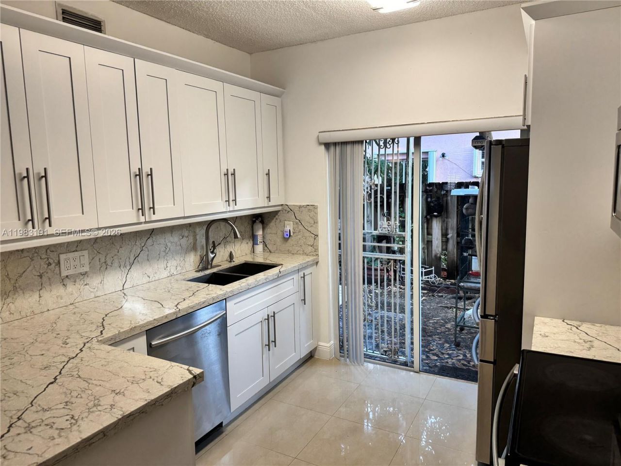 8025 Lake Dr, Unit 102, Doral, FL 33166 Photo