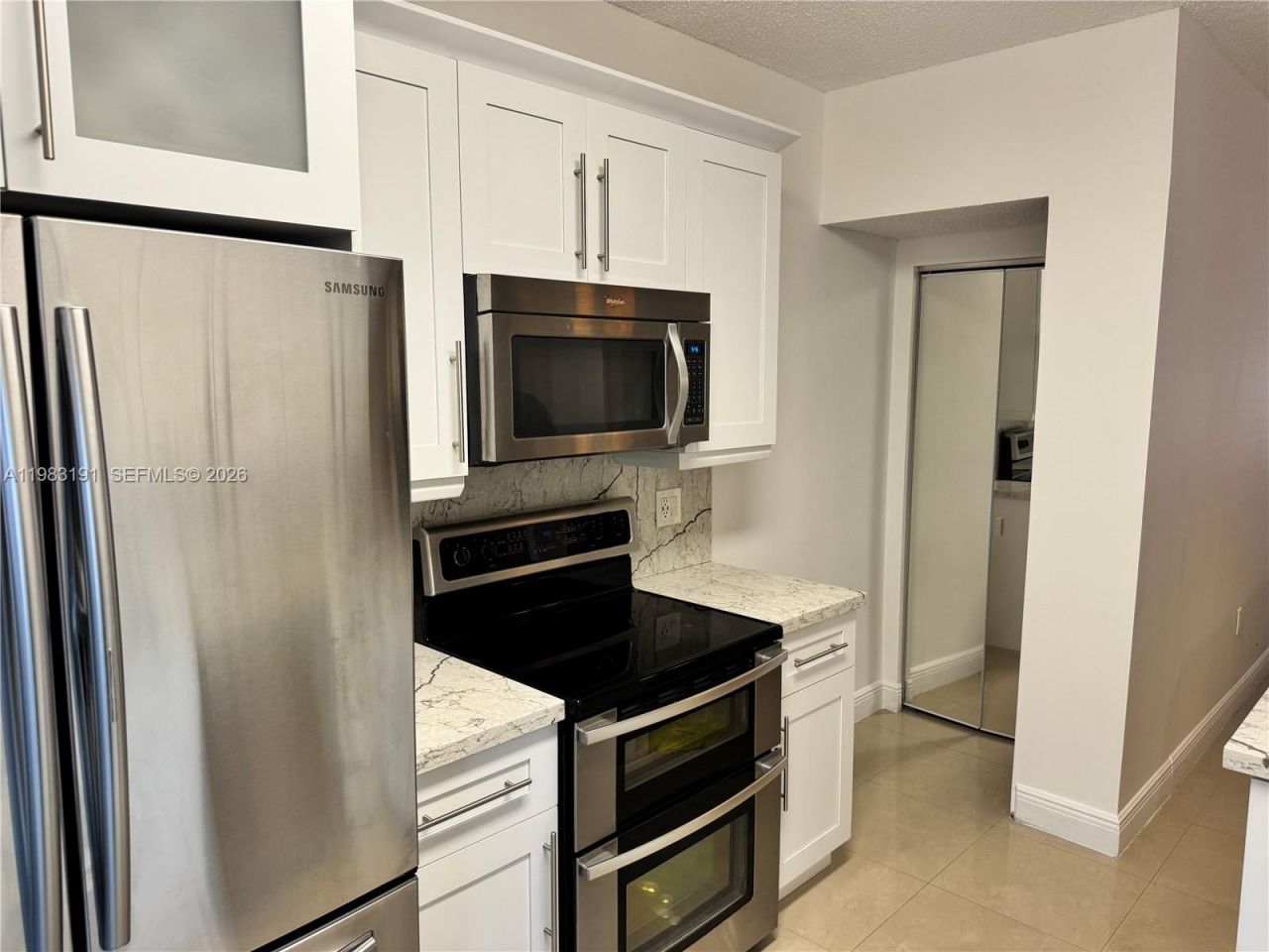 8025 Lake Dr, Unit 102, Doral, FL 33166 Photo