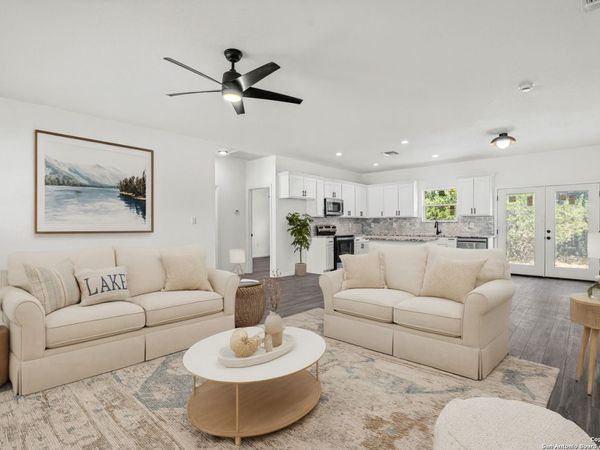 1130 Greenhill Dr, Canyon Lake, TX 78133