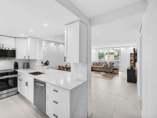 420 NE 12th Ave , Unit 202, Hallandale Beach, FL 33009