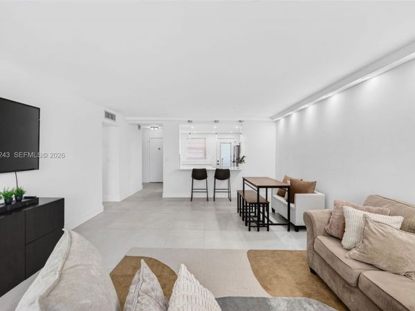 420 NE 12th Ave, Unit 202, Hallandale Beach, FL 33009