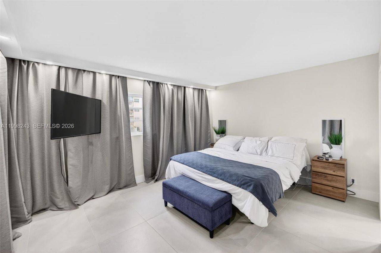 420 NE 12th Ave, Unit 202, Hallandale Beach, FL 33009 Photo