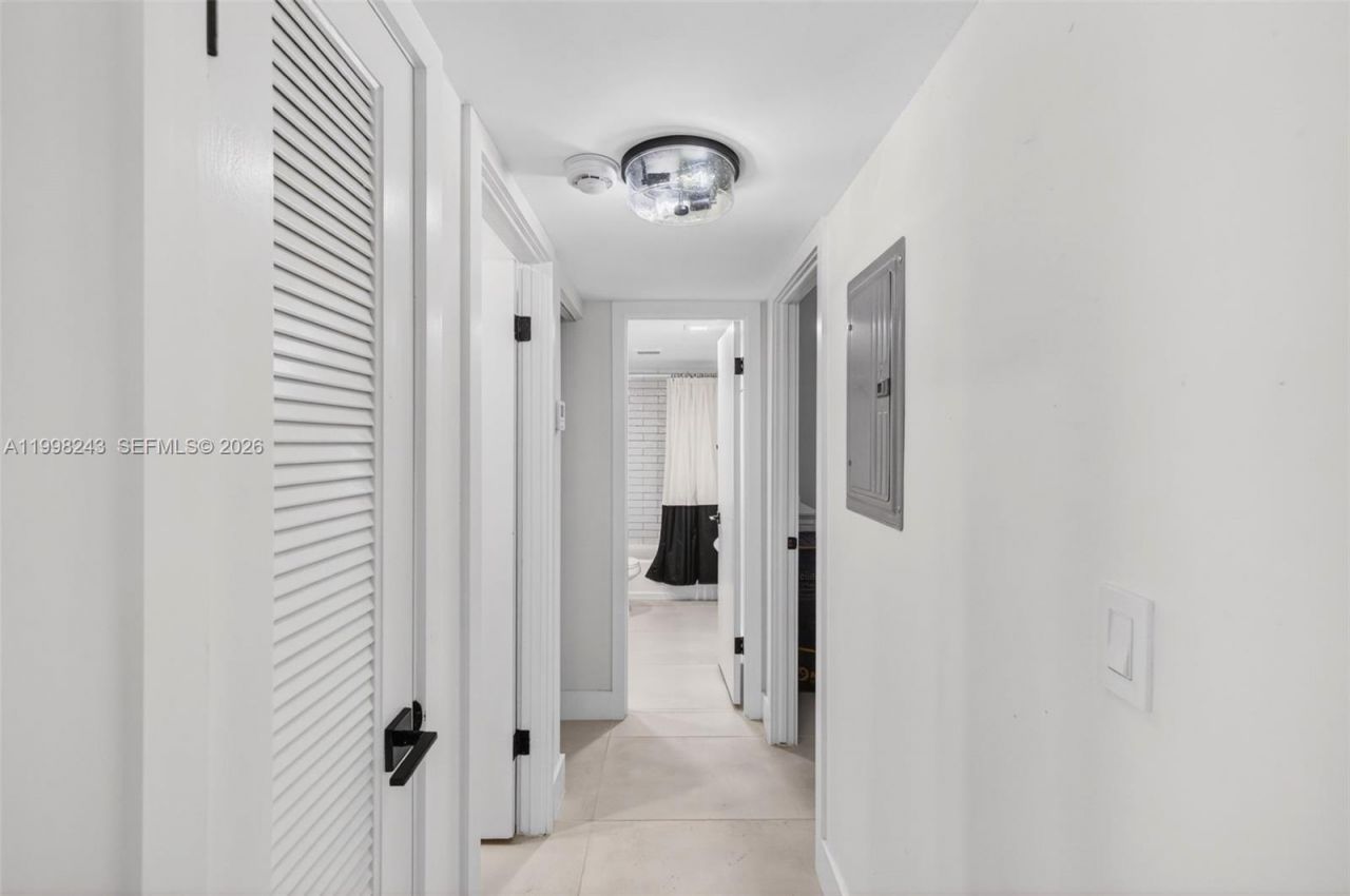 420 NE 12th Ave, Unit 202, Hallandale Beach, FL 33009 Photo