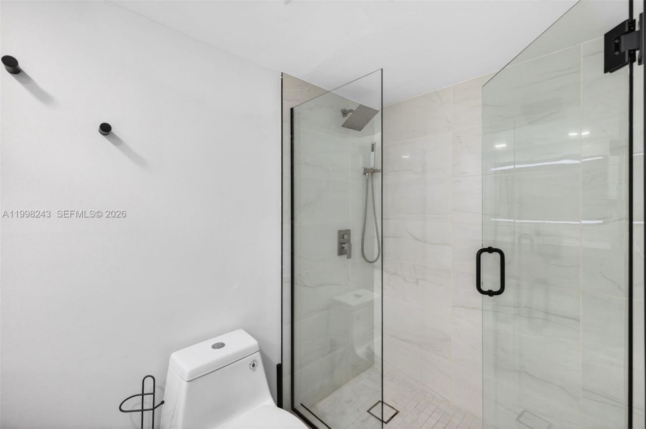 420 NE 12th Ave, Unit 202, Hallandale Beach, FL 33009 Photo