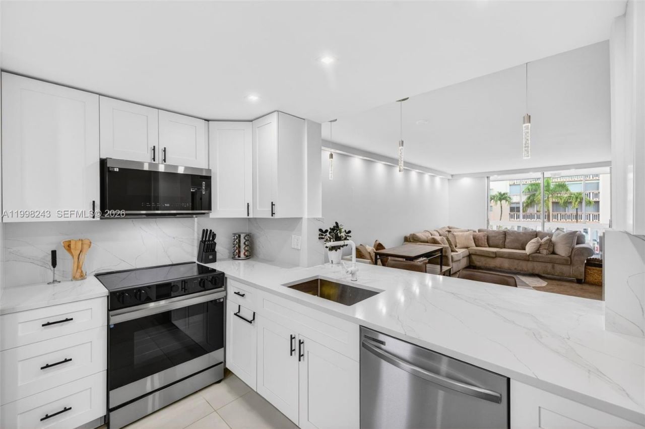 420 NE 12th Ave, Unit 202, Hallandale Beach, FL 33009 Photo