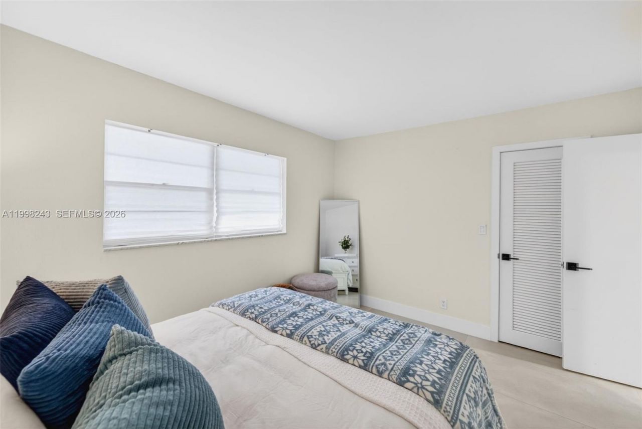 420 NE 12th Ave, Unit 202, Hallandale Beach, FL 33009 Photo