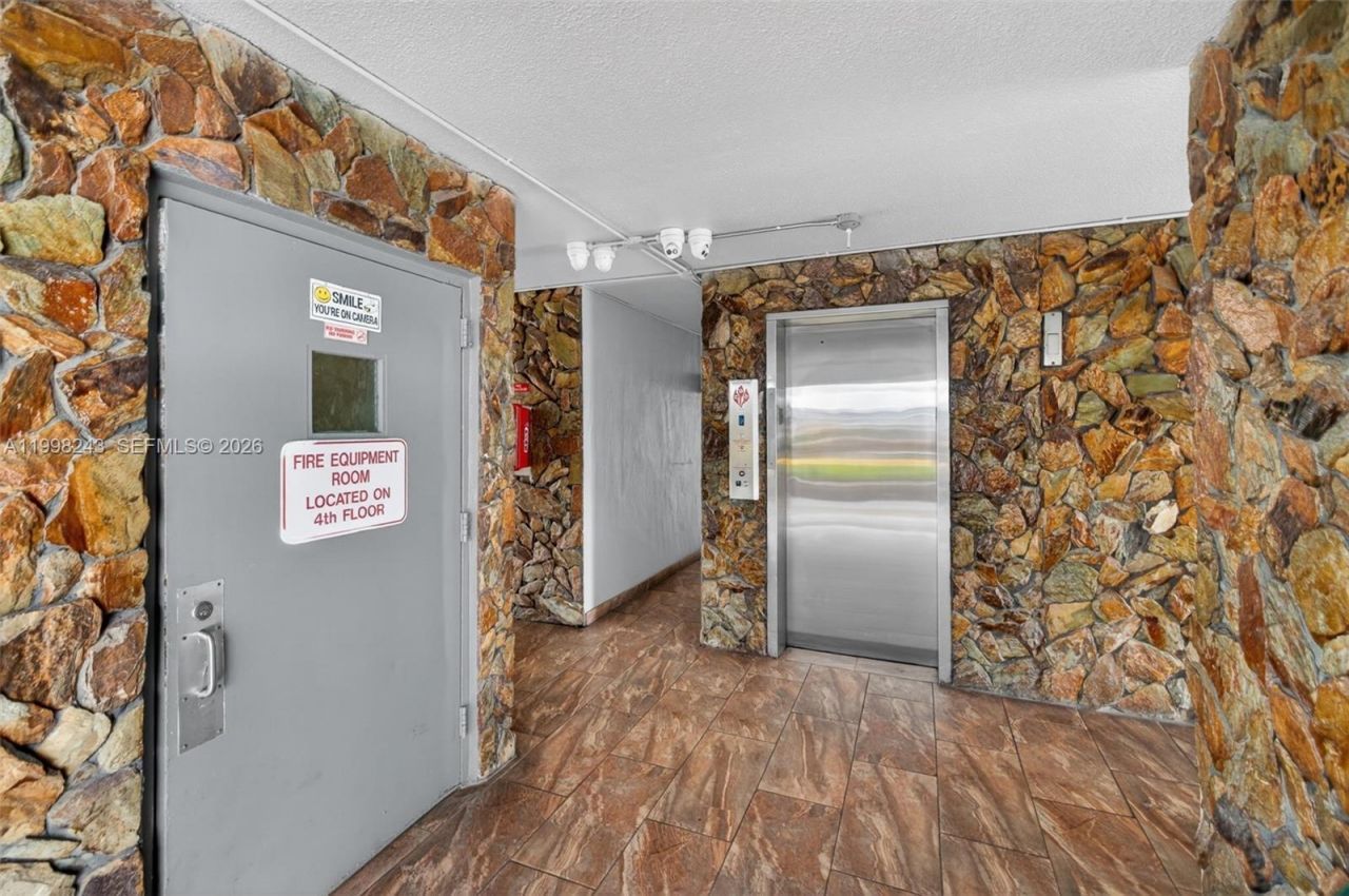 420 NE 12th Ave, Unit 202, Hallandale Beach, FL 33009 Photo