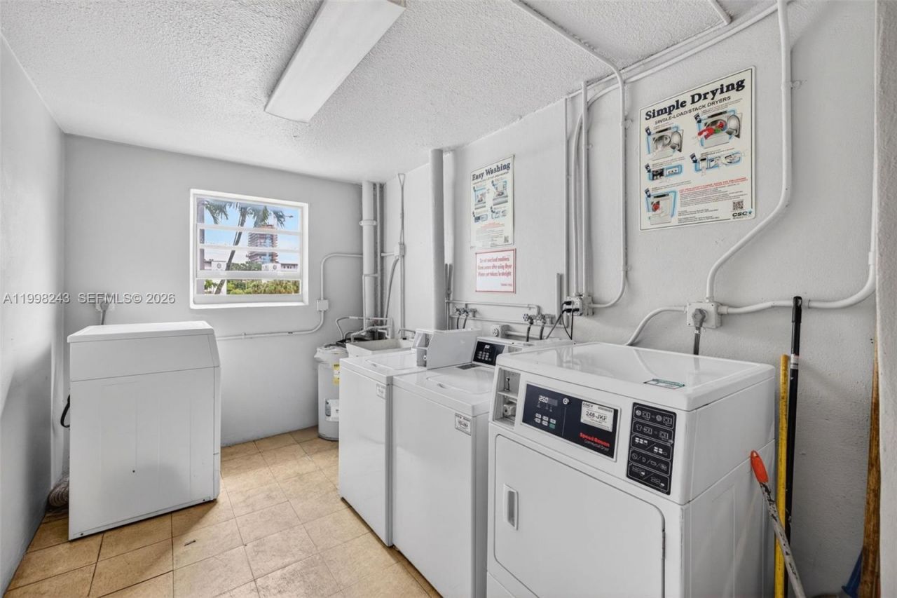 420 NE 12th Ave, Unit 202, Hallandale Beach, FL 33009 Photo