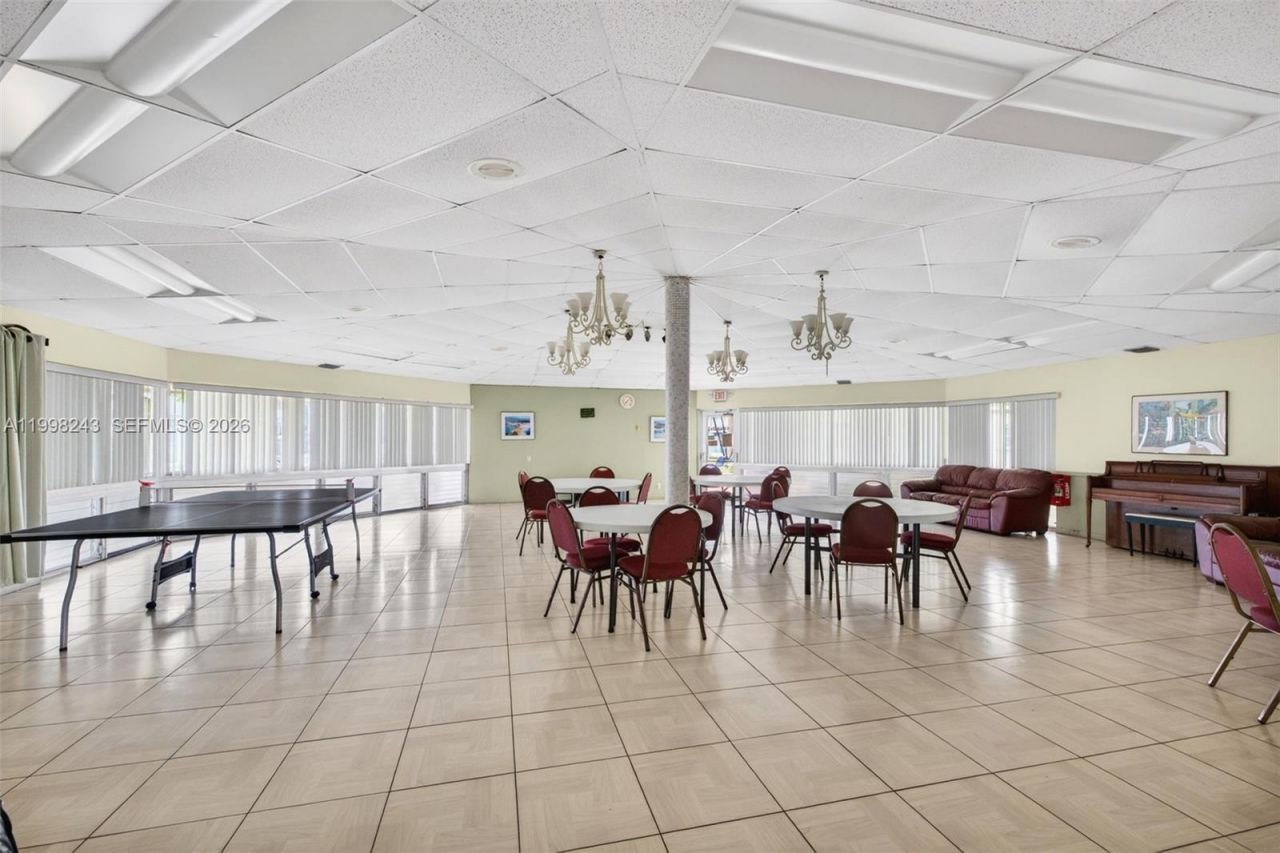 420 NE 12th Ave, Unit 202, Hallandale Beach, FL 33009 Photo