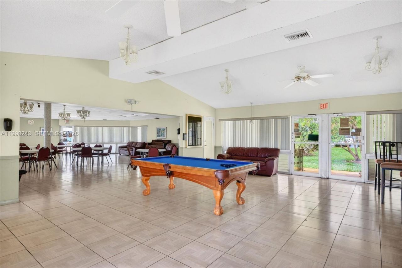 420 NE 12th Ave, Unit 202, Hallandale Beach, FL 33009 Photo