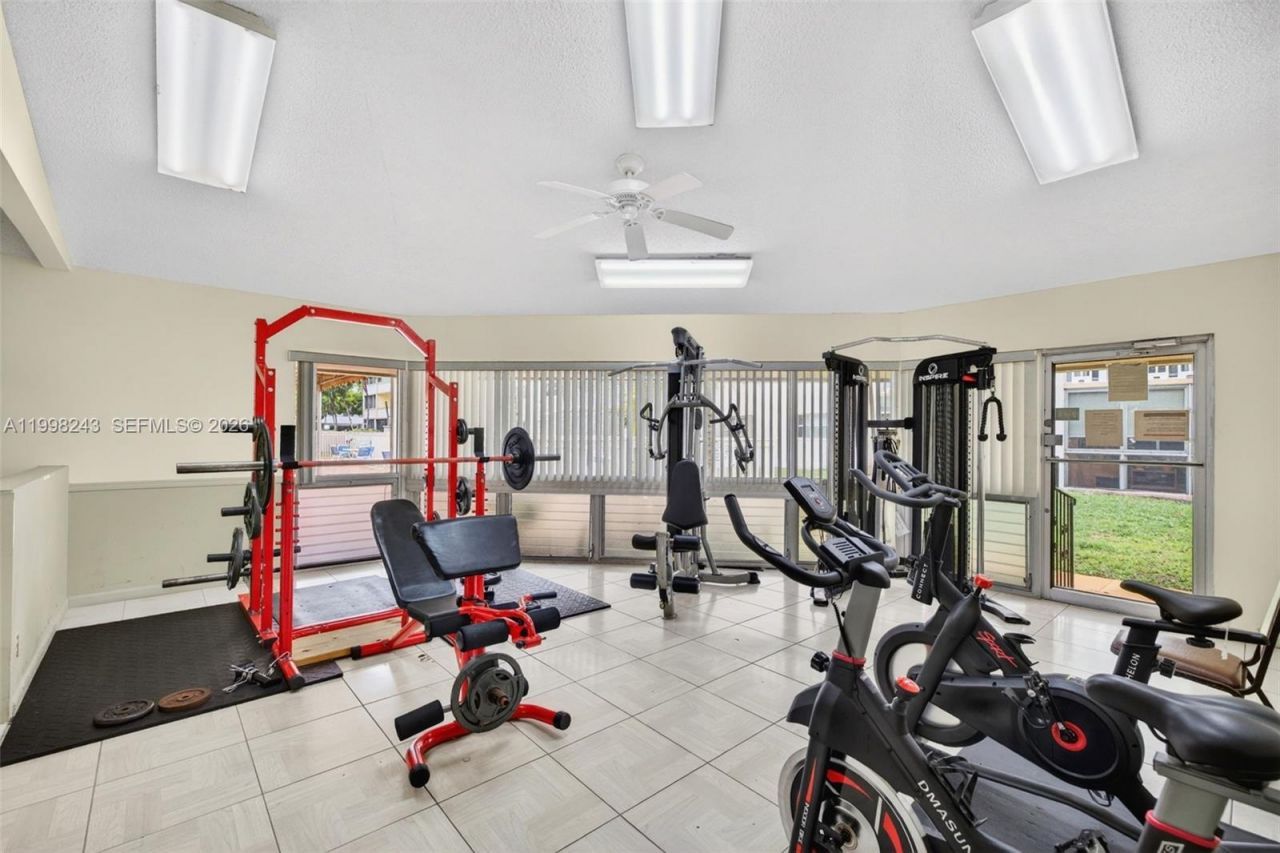 420 NE 12th Ave, Unit 202, Hallandale Beach, FL 33009 Photo