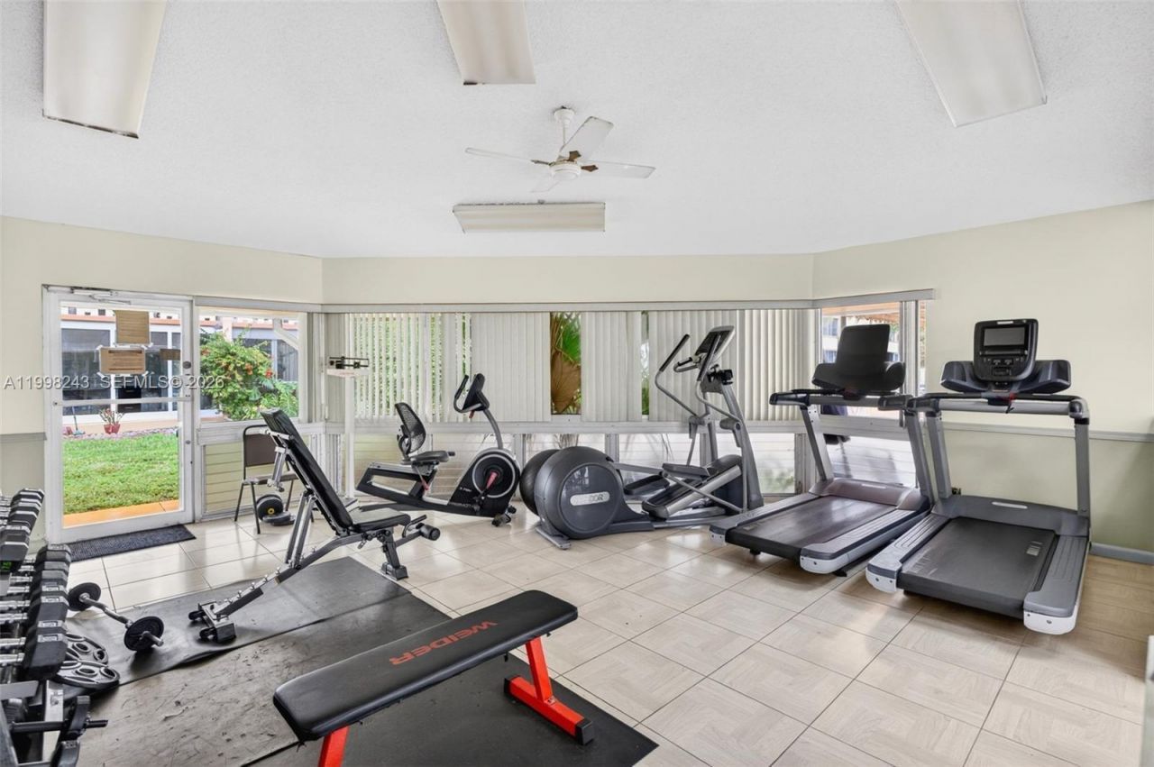 420 NE 12th Ave, Unit 202, Hallandale Beach, FL 33009 Photo