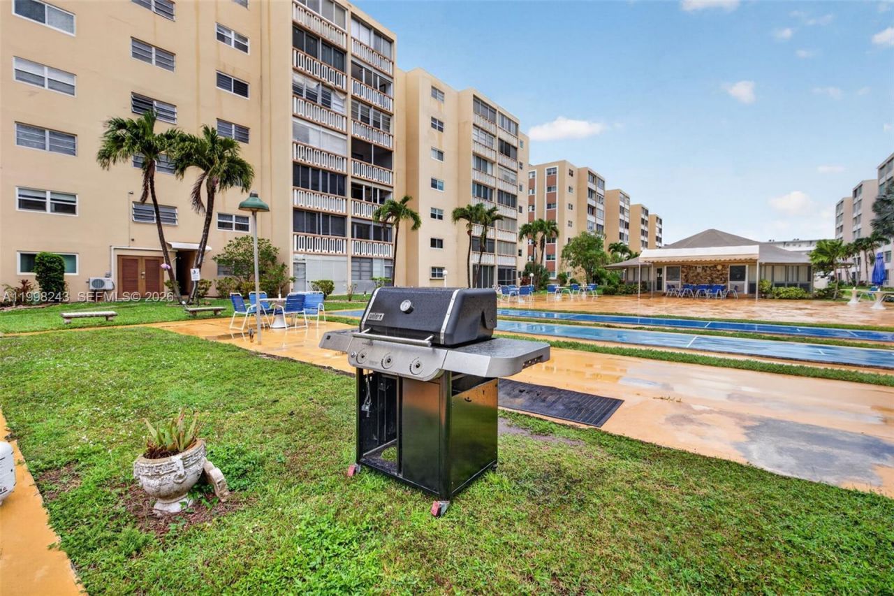 420 NE 12th Ave, Unit 202, Hallandale Beach, FL 33009 Photo