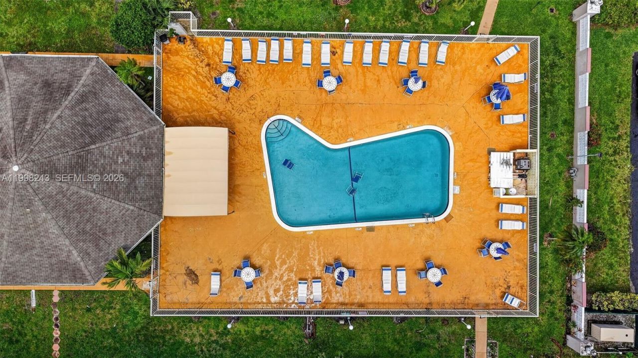 420 NE 12th Ave, Unit 202, Hallandale Beach, FL 33009 Photo