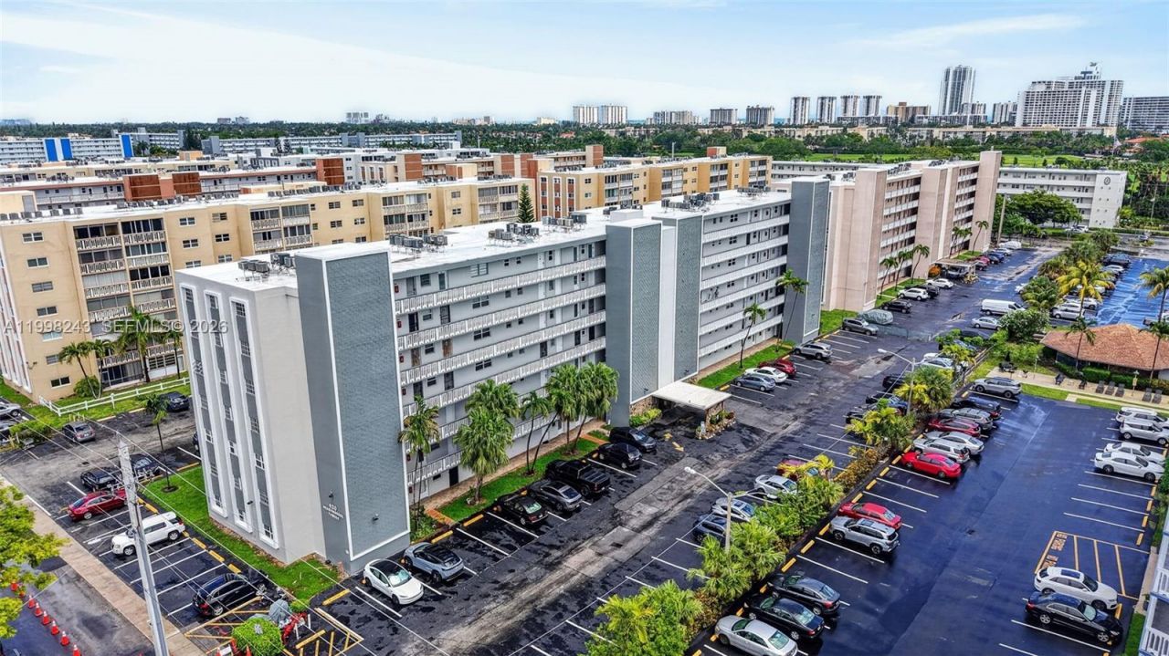 420 NE 12th Ave, Unit 202, Hallandale Beach, FL 33009 Photo