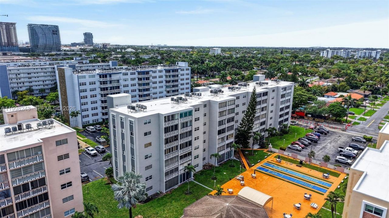 420 NE 12th Ave, Unit 202, Hallandale Beach, FL 33009 Photo